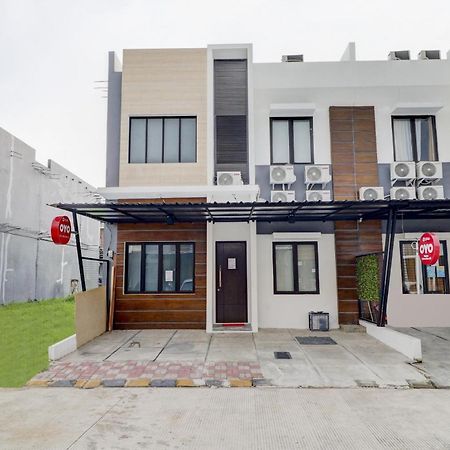 Oyo 90215 Ada Residence Telukjambe ภายนอก รูปภาพ