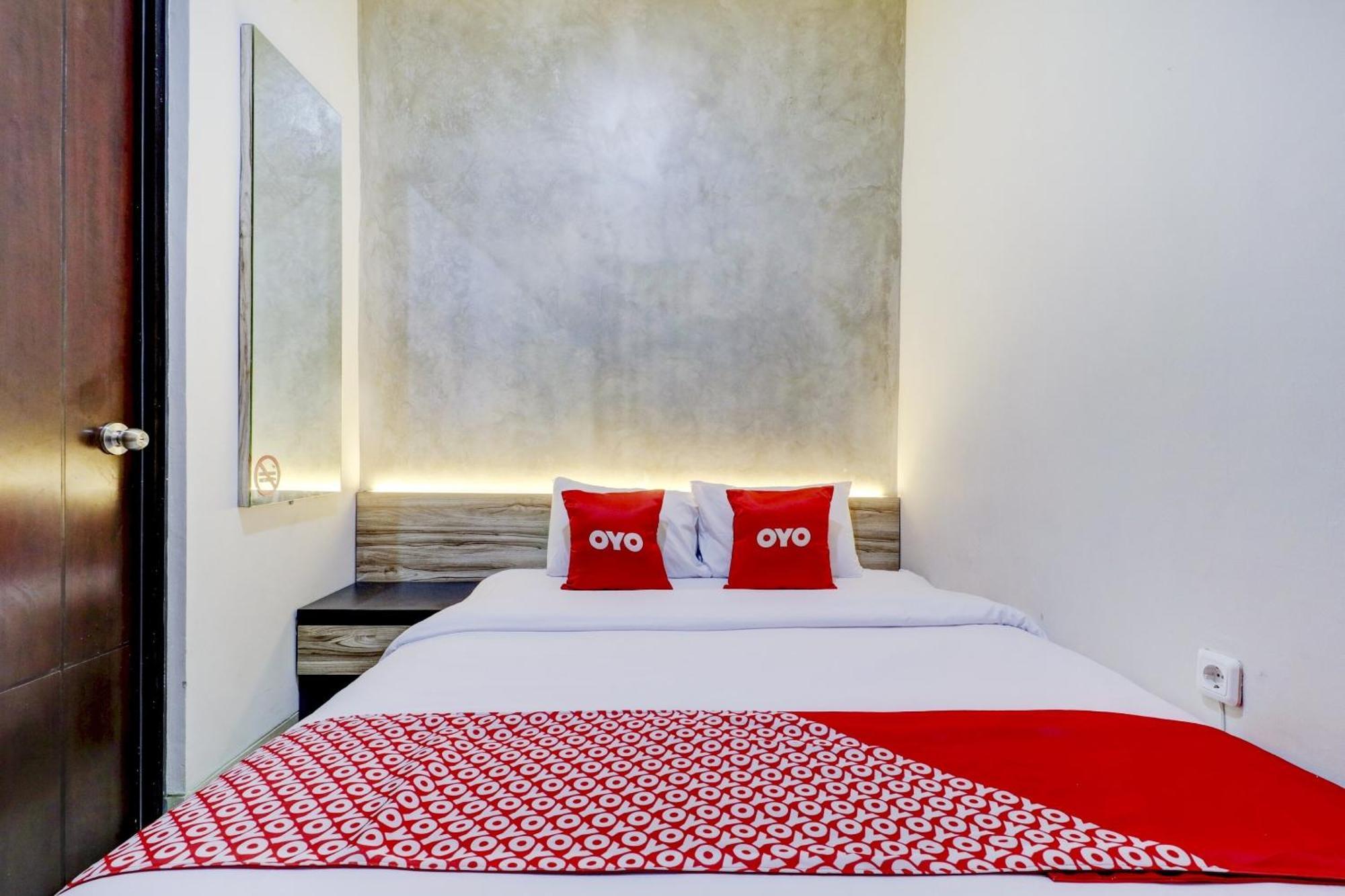 Oyo 90215 Ada Residence Telukjambe ภายนอก รูปภาพ